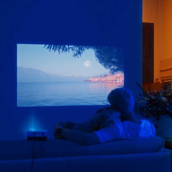 TRNDlabs View Movie Projector HDMI AV Cable Portable BHKPO0028 1080P W/Remote - Picture 2 of 7